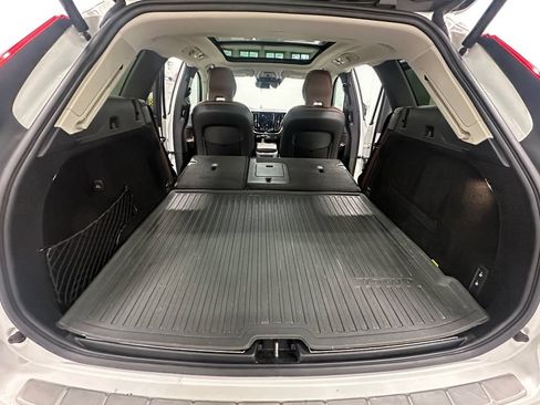 Used 2019 Volvo XC60 T5 Momentum w/ Multimedia Package AWD/4WD image 15
