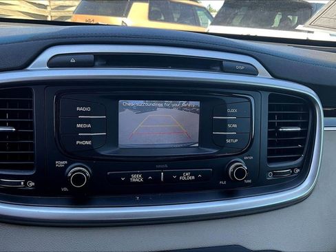 Used 2017 Kia Sorento AWD image 13
