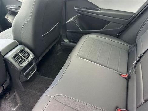 Used 2022 Volkswagen Taos SE w/ Panoramic Sunroof Package FWD image 12