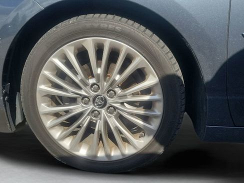 Used 2019 Toyota Avalon Limited w/ All Weather Liner Package FWD image 4