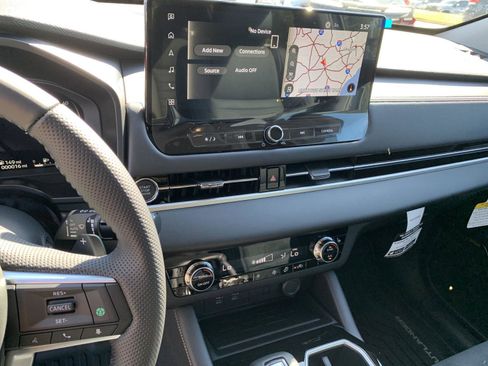 New 2025 Mitsubishi Outlander SE image 15