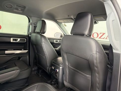 Used 2022 Ford Explorer XLT w/ Equipment Group 202A RWD image 19