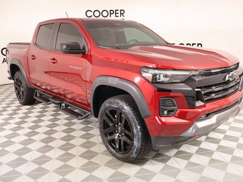 Used 2024 Chevrolet Colorado Z71 w/ Advanced Trailering Package AWD/4WD image 1