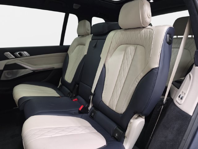 Used 2019 BMW X7 xDrive50i w/ M Sport Package AWD/4WD image 13