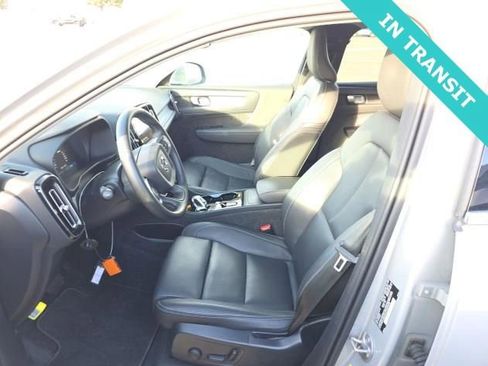 Used 2025 Volvo XC40 B5 Plus AWD/4WD image 2