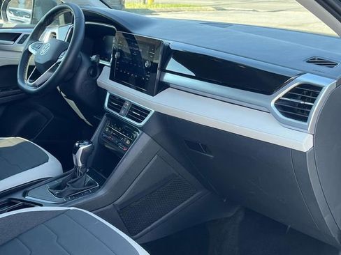 Used 2025 Volkswagen Taos SE image 24