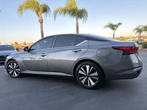 Used 2022 Nissan Altima 2.5 SV image 11