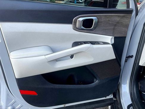 Used 2022 Kia Sorento EX w/ Panoramic Sunroof Package image 22