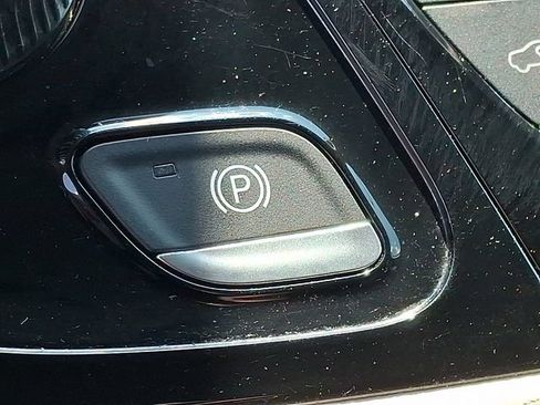 Used 2024 Chrysler Pacifica Touring-L FWD image 23