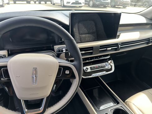 Used 2025 Lincoln Corsair AWD w/ Towing Package image 12