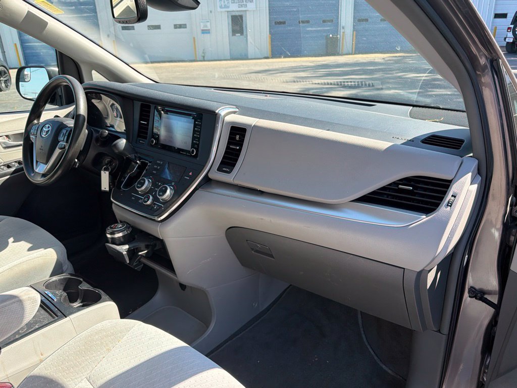 Used 2019 Toyota Sienna LE FWD image 19