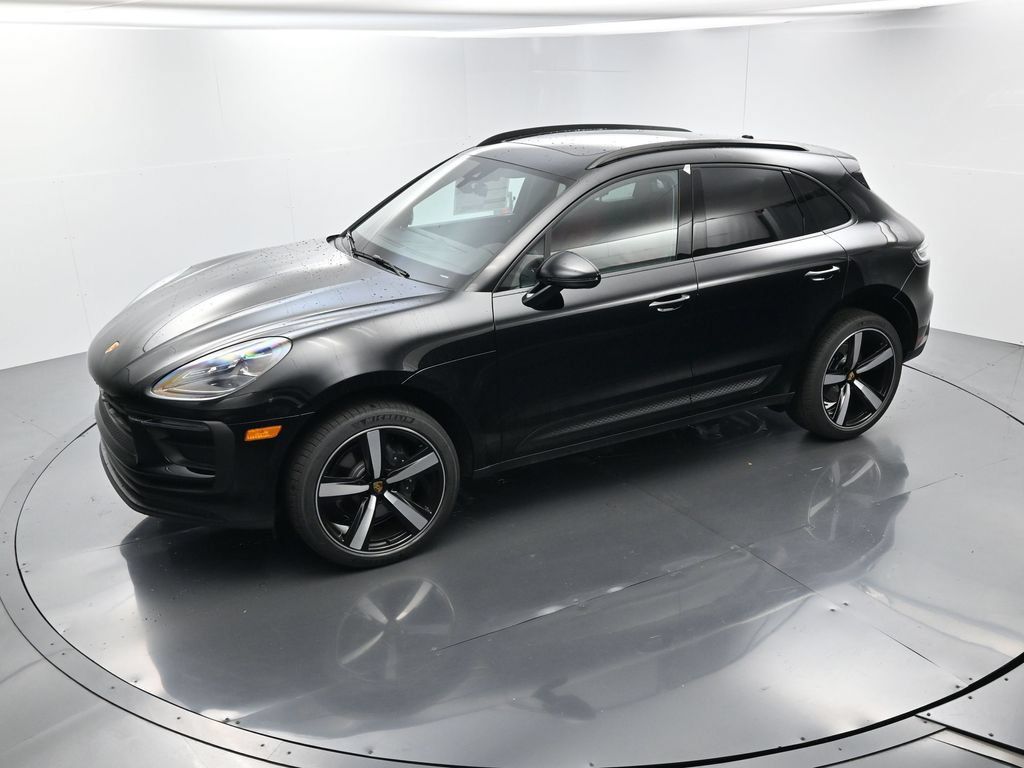 Certified 2026 Porsche Macan AWD/4WD image 31