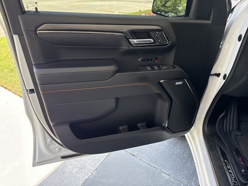 Used 2023 GMC Sierra 1500 AT4 w/ Technology Package AWD/4WD image 15