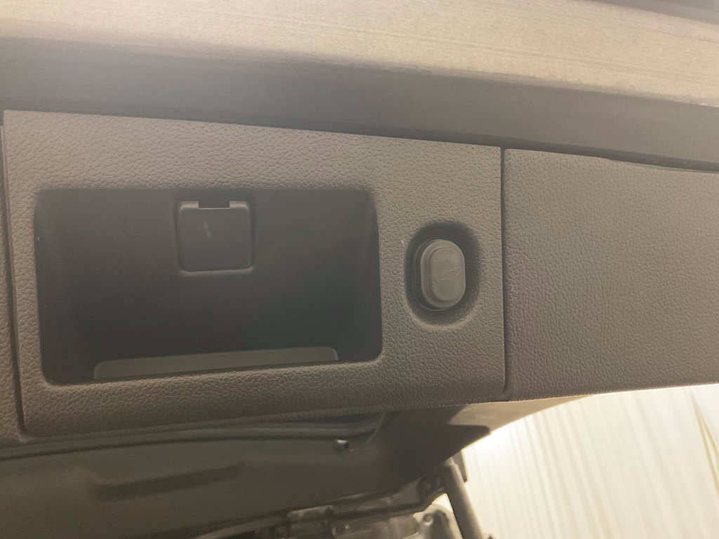 Used 2020 GMC Yukon SLT w/ Premium Edition AWD/4WD image 29