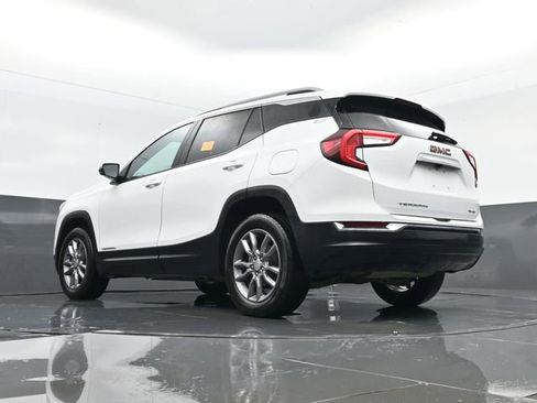 Used 2024 GMC Terrain SLT image 25