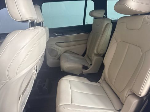 Used 2023 Jeep Grand Cherokee L Limited w/ Black Appearance Package RWD image 12