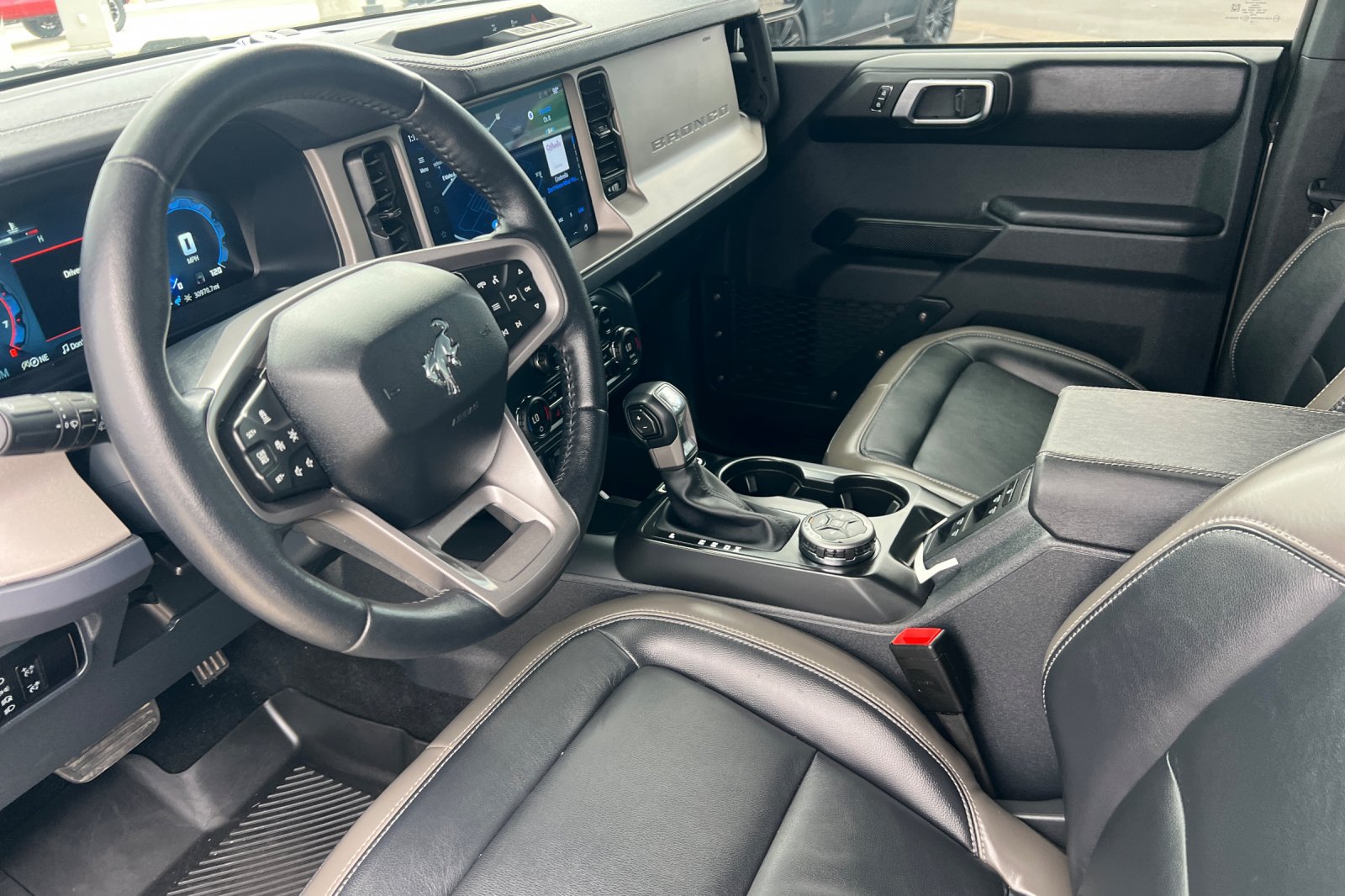 Used 2025 Ford Bronco Outer Banks AWD/4WD image 7