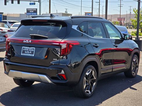 Used 2024 Kia Seltos SX w/ SX Sunroof Package AWD/4WD image 5