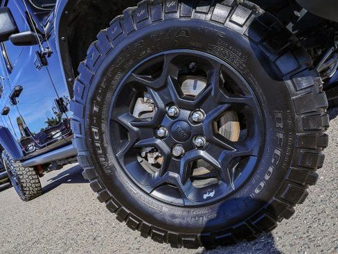 Used 2023 Jeep Gladiator Willys image 2