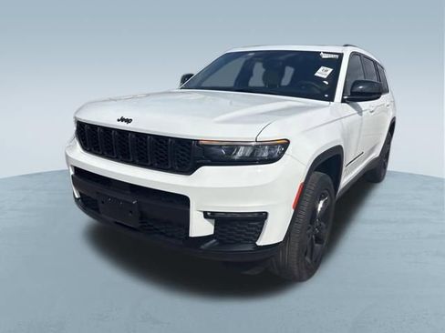 Used 2024 Jeep Grand Cherokee L Limited w/ Black Appearance Package image 10