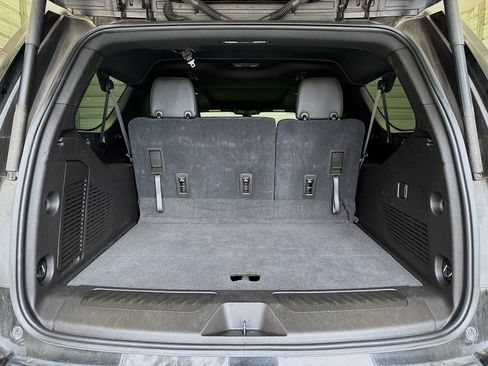 Used 2021 Chevrolet Suburban LT image 18