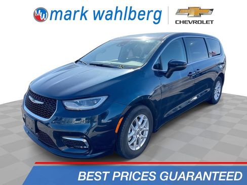 Used 2023 Chrysler Pacifica Touring-L image 1