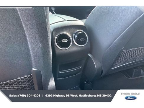Used 2023 Mercedes-Benz GLB 250 image 25