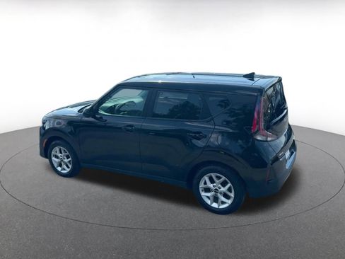 Used 2025 Kia Soul LX w/ LX Technology Package FWD image 10