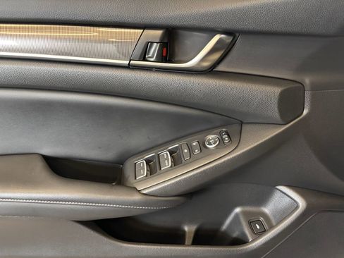 Used 2018 Honda Accord Sport image 18