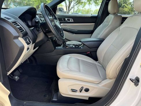 Used 2018 Ford Explorer XLT w/ Equipment Group 202A FWD image 22
