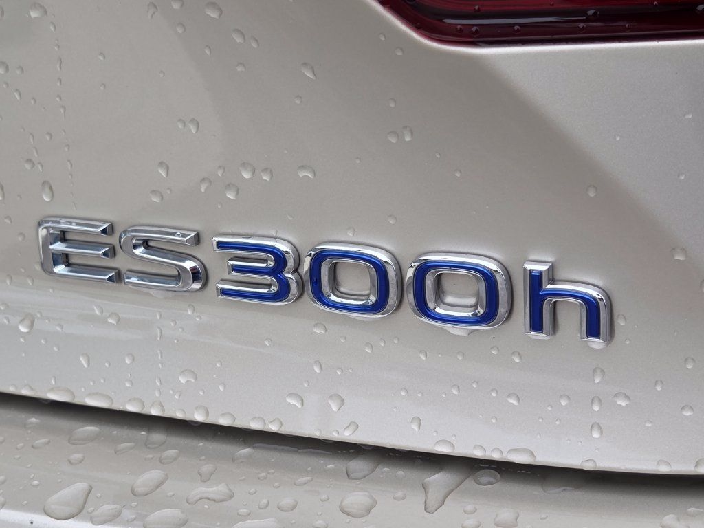 Used 2013 Lexus ES 300h w/ Luxury Pkg FWD image 30
