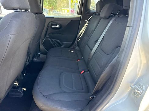 Used 2020 Jeep Renegade Latitude w/ Popular Equipment Group FWD image 16