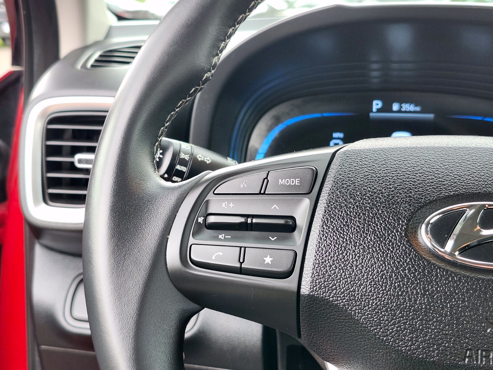 Certified 2026 Hyundai Venue SEL FWD image 30