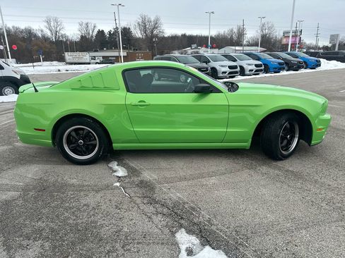 Used 2013 Ford Mustang Coupe image 2