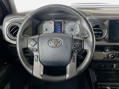 Used 2018 Toyota Tacoma TRD Sport image 18