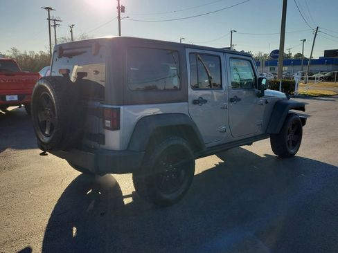 Used 2016 Jeep Wrangler Unlimited Sport image 3