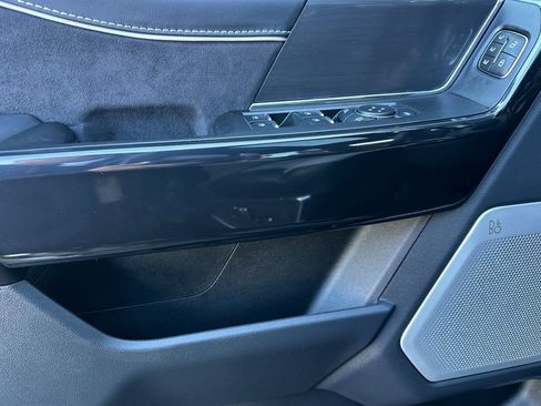 Used 2025 Ford F150 Lightning Platinum image 10