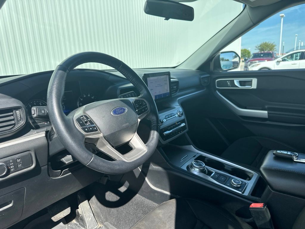 Used 2020 Ford Explorer XLT w/ Comfort Package AWD/4WD image 15