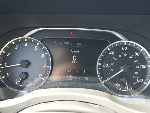 Used 2025 Nissan Frontier SV image 25