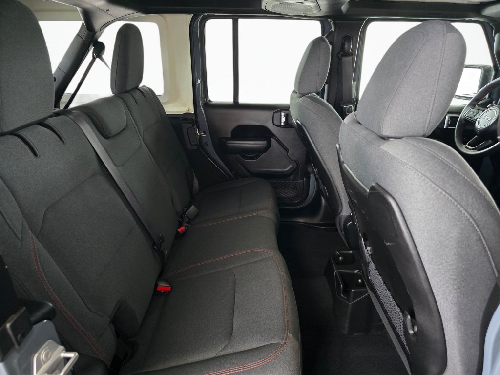 Used 2025 Jeep Wrangler Unlimited Rubicon AWD/4WD image 39