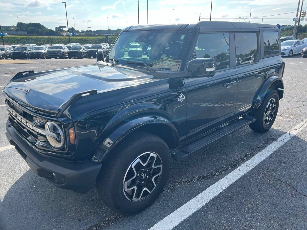 Used 2024 Ford Bronco Outer Banks AWD/4WD image 2