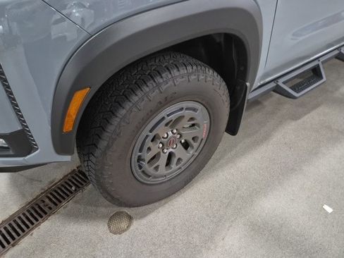 Used 2025 Nissan Frontier PRO-4X image 6