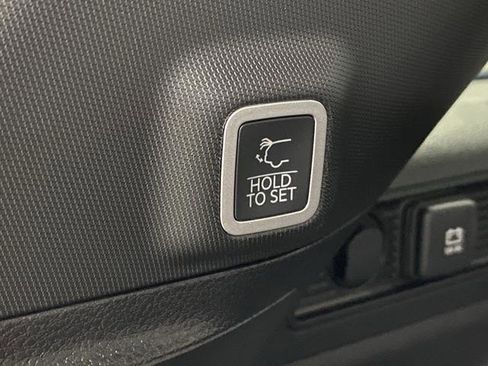 New 2025 Jeep Grand Cherokee Limited w/ Luxury Tech Group II image 16