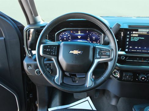 Used 2025 Chevrolet Silverado 1500 LT image 16