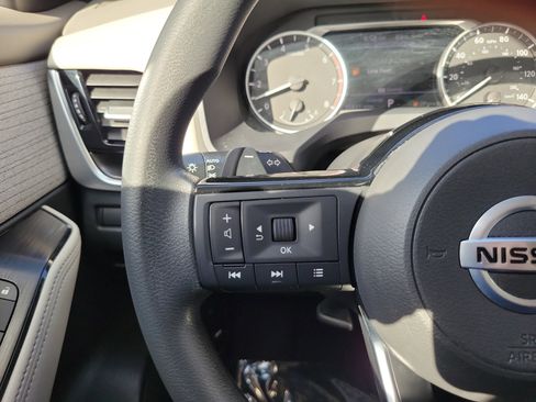 Used 2021 Nissan Rogue SV image 19