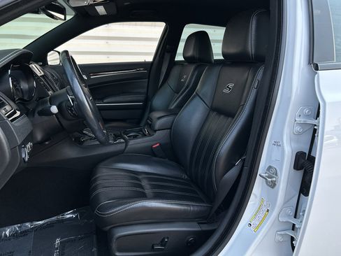 Used 2019 Chrysler 300 S image 12