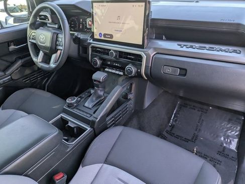 Used 2025 Toyota Tacoma TRD Sport image 31