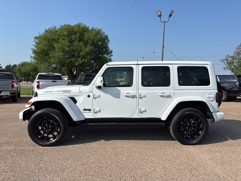 Used 2023 Jeep Wrangler Unlimited Sahara AWD/4WD image 5