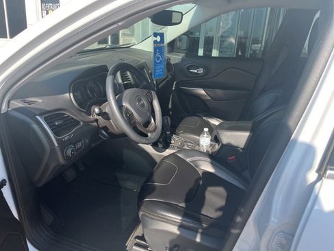 Used 2020 Jeep Cherokee Latitude Plus w/ Comfort/Convenience Group image 8