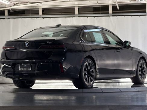 Used 2023 BMW 740i w/ Parking Assistance Package RWD image 8
